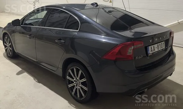 Volvo Pārdod labu-jaudīgu auto kas ir labā vizuālā un te