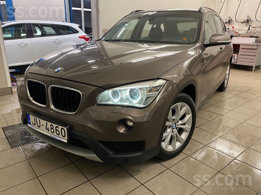 BMW X1.
Auto labā tehniskajā un vizuālajā stāvoklī.
Sēdekļu apsilde
Āda