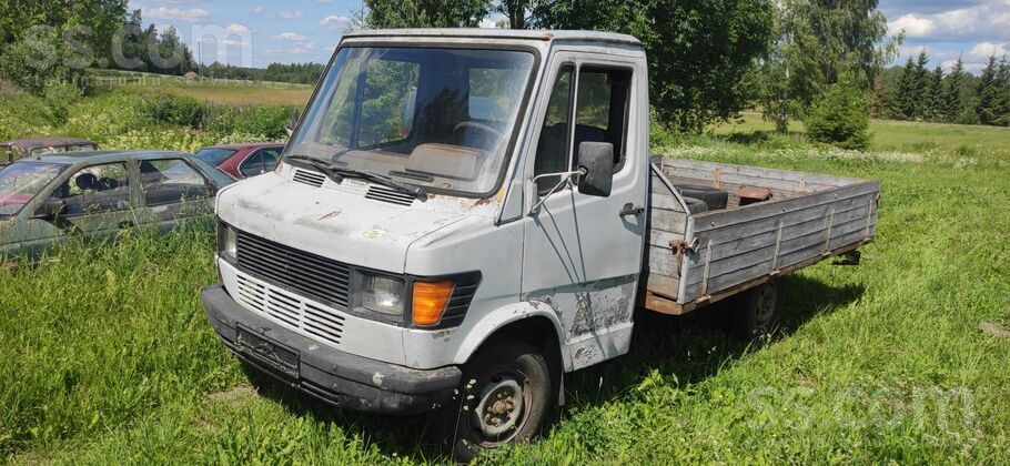 Nodokļu parādu Nav. M+S labas riepas. Ejoš. Aizmugures kastei grīda no kārtī