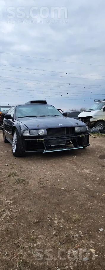 BMW Taisits trasei. Poļu papīri. 