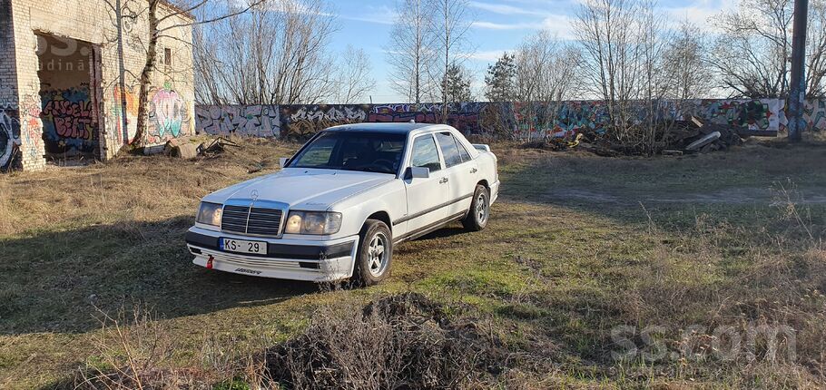 W124 200D, om601 двигатель, 5мкпп, в хорошем техническом состоянии. 10 лет в