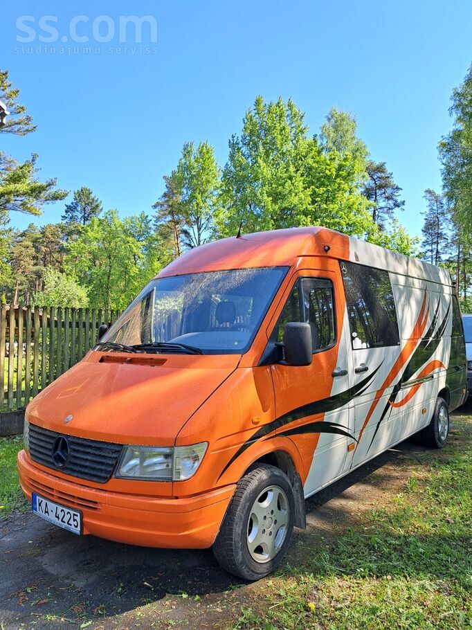 Pārdodu, 295000 km nobraukums, motors 2.9 dīzelis, 5 vietīgs. Ir guļam vieta