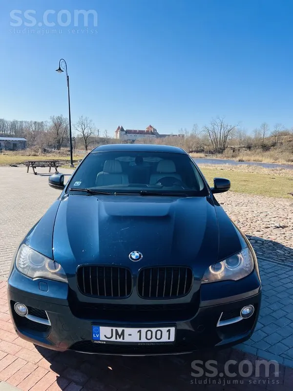 BMW Auto lieliskā stāvoklī. Mainīga krāsa .Pārdodu, jo