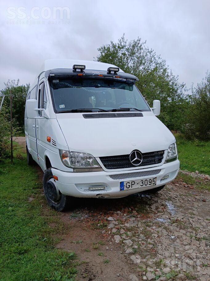 Mercedes Pārdodu busu, var vadīt ar B. 9 sēdvietas, sparka,
