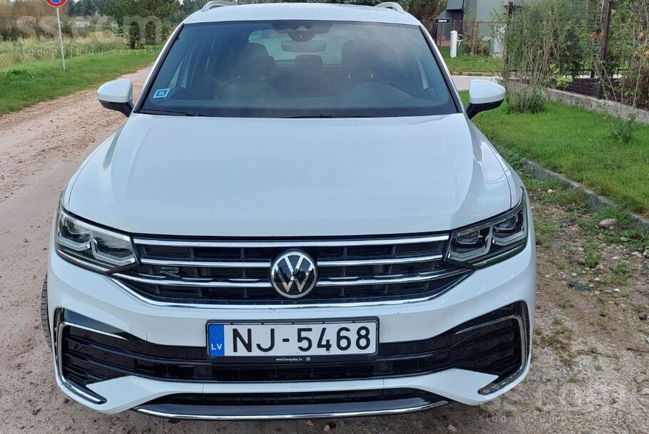 Volkswagen R-line, Plug in hybrid, 245Zs, 1.4l Benzīns.