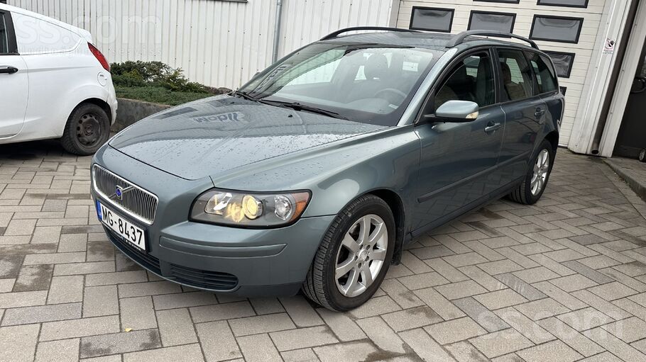 Ādas salons , nerūsējis. Riepas jaunas. 
Zobsiksna nomainīta pie 327000km