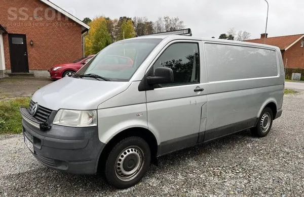 Volkswagen Labs darba auto ar garo bāzi . Ar kārtīgu 2.5 Tdi