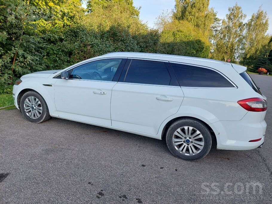 Ford Pārdodu auto, kas ir ļoti labā tehniskā stāvoklī. 