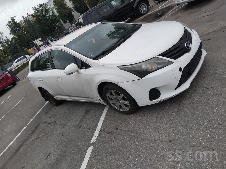 Продается Toyota Avensis 2013 г. 1.6 Бензин/газ. 97 кw. Машина в нормальном