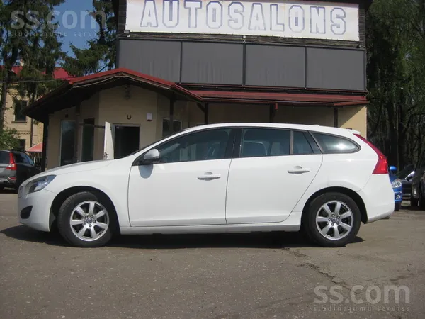Volvo Ievests Volvo V60 D3 , 5 cilindru Volvo dzinejs. S
