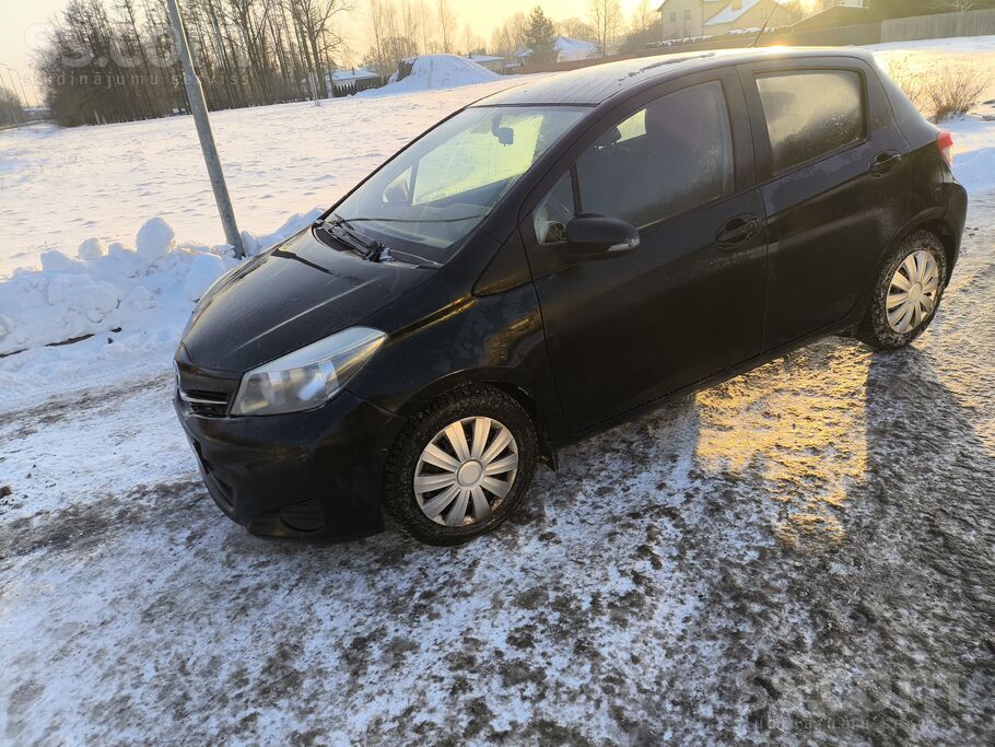 Toyota Auto labā stāvoklī. Tehniskā apskate bez aizrādiju