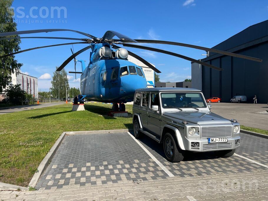 Mercedes G320, W463:

- 1998.gads, 3.2 benzins, automats 
- TA līdz 07.20