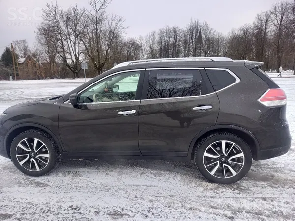 Nissan Авто в хорошем состоянии. Резина r19 (два комплект