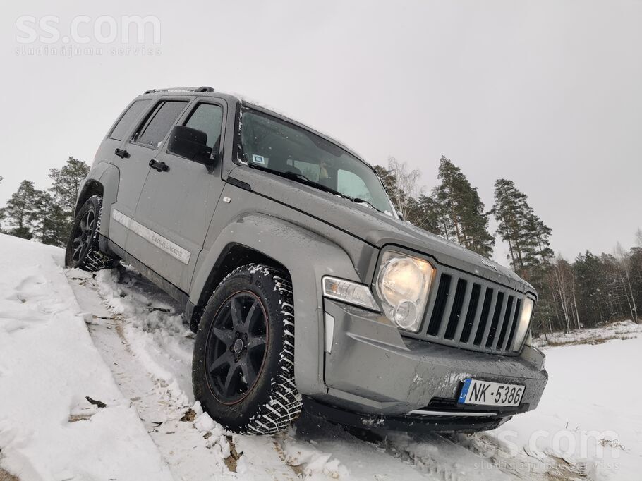 Продаётся Jeep Cherokee, фаркоп, навигация, блутуз, ручной и автоматический