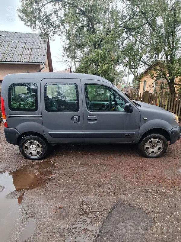 4x4, TA. Steidzami. Pārdod Renault Kangoo 1, 6 benzīns, 5 sēdvietas. 
Labā