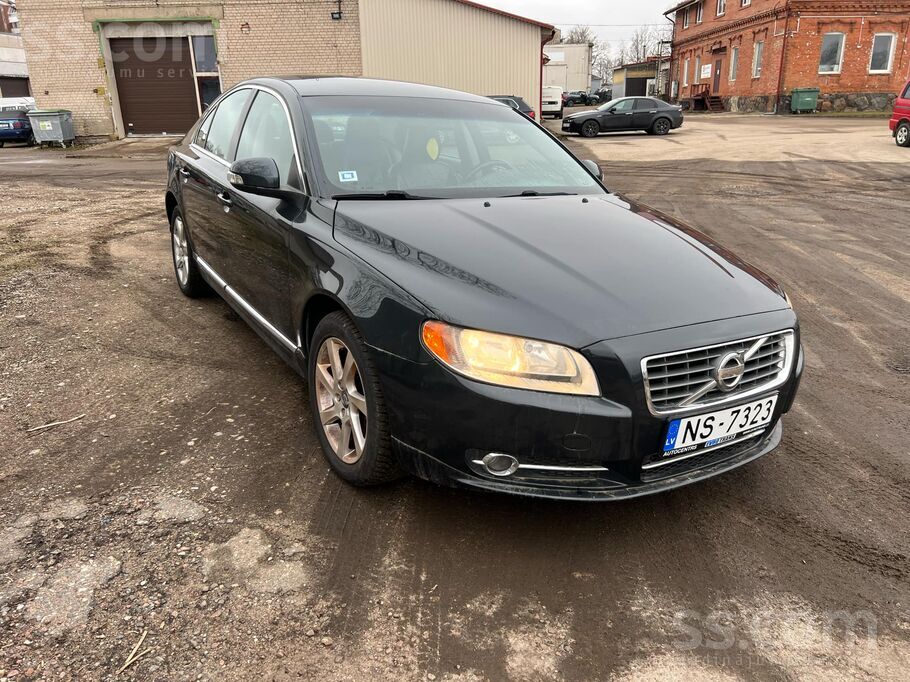 Volvo В хорошем техническом и визуальном состоянии. Рези