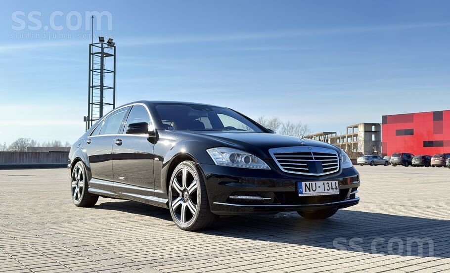 Продаётся мерседес S400 Лонг. Комплектация Майбах. Только что заменил три ба