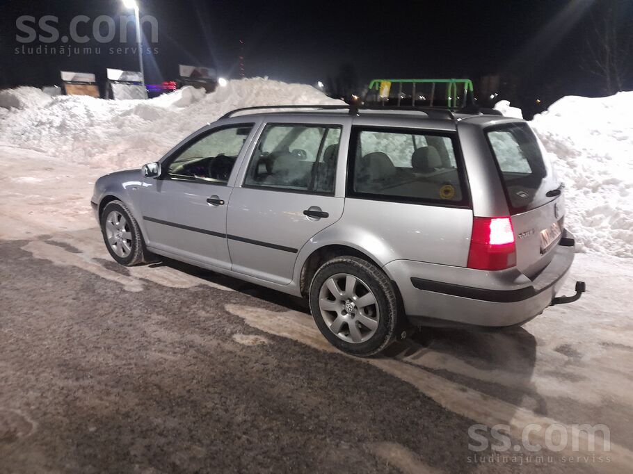 Volkswagen Продам 2, 0 бензин Golf 4 2000года 4 электро стекл