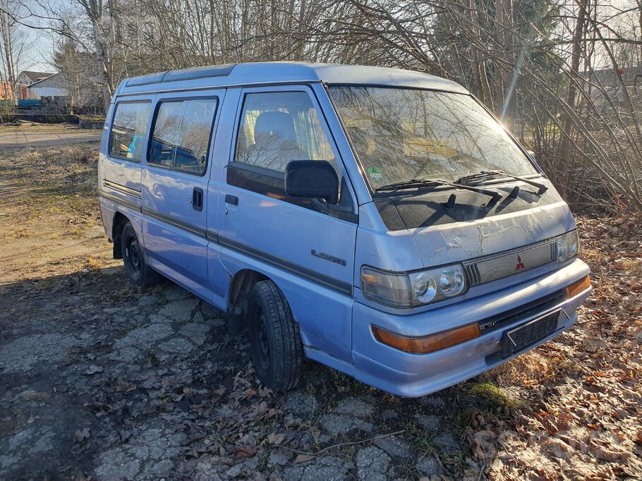 Automašīna ar Vācijas reģistrāciju, bez dzinēja un ātrumkārbas. Auto ir aizm