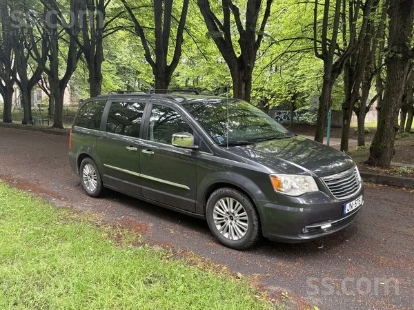 Chrysler Pārdod Chrysler Town&country, 2012.g. , automāts,