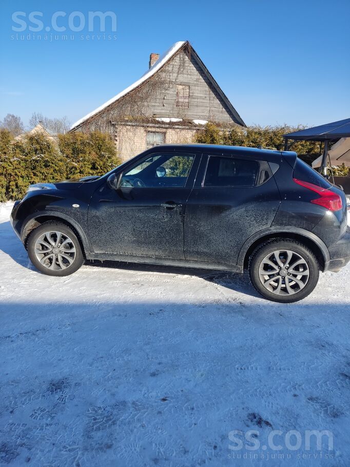 Нисан Жук 2013 года в отличном состоянии состоянии, литье, кожаный салон, об