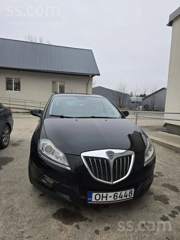 Lancia Labdien. Tirgojas rets auto, īsta itāļu pērle Lanc