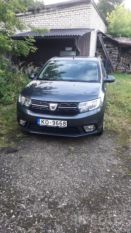 Dacia Pardodas ekonomiska automašina, sedans uz datora 3