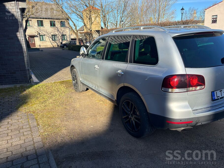 Pārdod labu auto, kas vienlīdz uzticams gan uz šosejas, gan meža ceļiem, kā