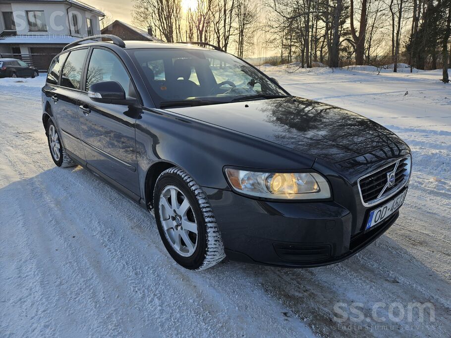 Pārdod Volvo V50, 2010.G. , R-Design komplektācija. 1, 6L dīzeļdzinējs ar ma