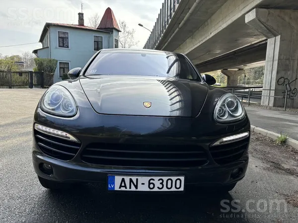 Pārdodu vai mainu. Cayenne diesel 3.0Tdi 180kw 245 zs . Automāts .
Automašī
