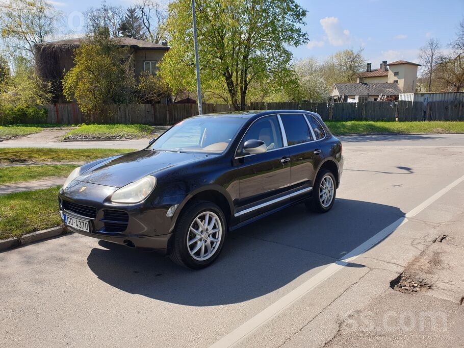 Visas apkopes Porsche centrā, līdzi otrs ziemas riepu komplekts.