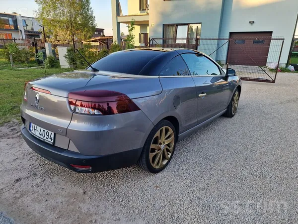 Renault Labi kopts un pašam taisīts auto. 