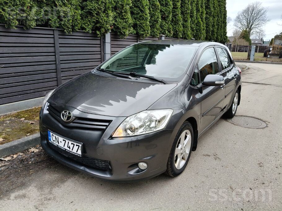 Pilnīgi jauna TA. Pārdodu Toyota Auris (pārejas modelis) 2.0 D-4D, 93 kW.