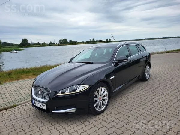Jaguar Uzmanības vērts skaists, stilīgs, komfortabls auto