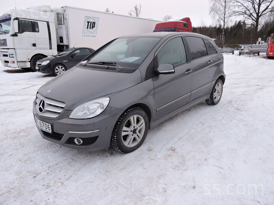 Pārdod.
Mercedes B-200
2011 gada.
215000 kilometri.
Jauna T.