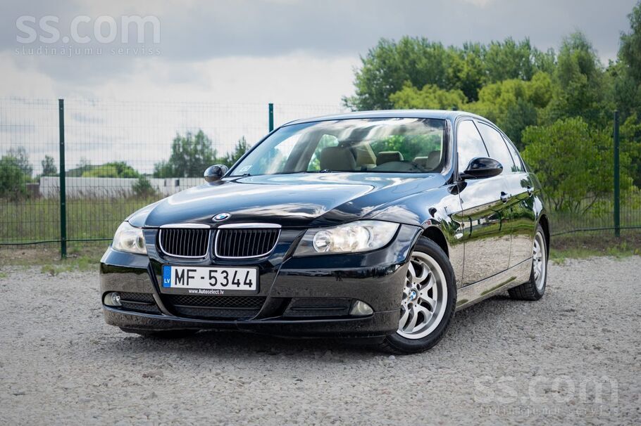 Bmw 316 ar 1.6 benzīndzinēju un manuālo transmisiju.
Komfortabls, ietilpīg