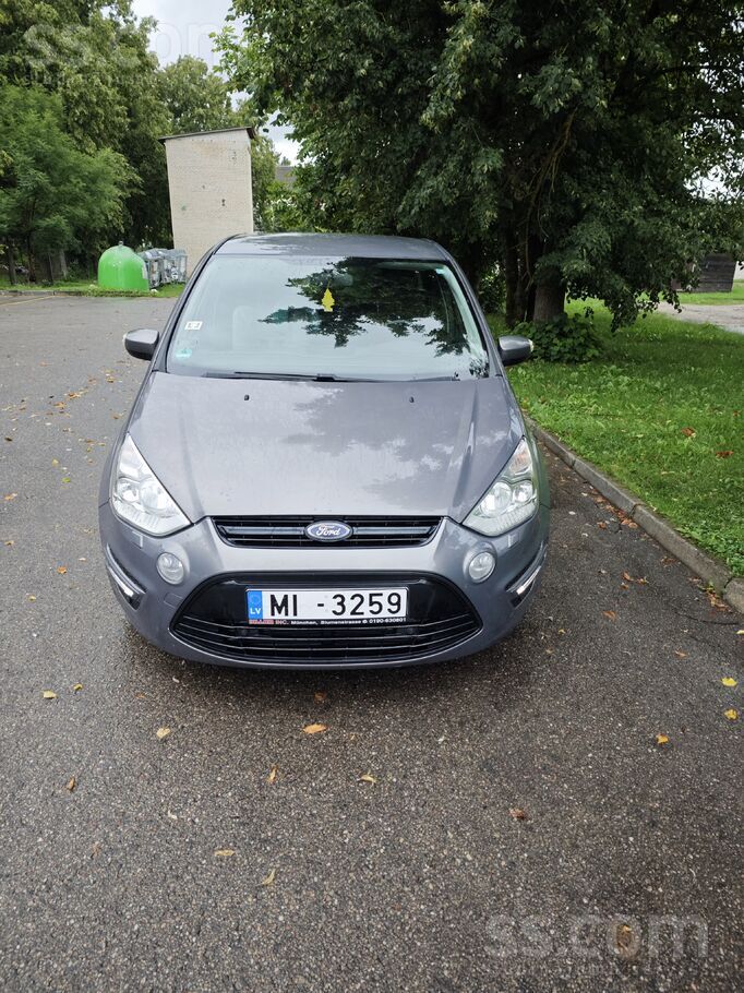 Pārdod labu ģimenes auto. Mums šis kļuvis par šauru. Auto kopts un pieskatīt