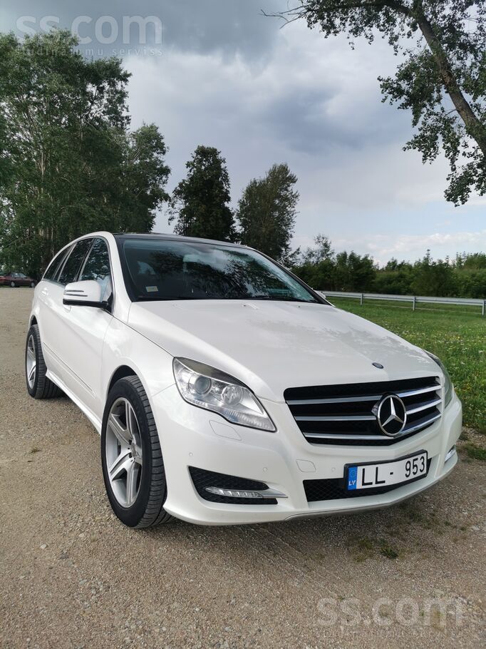 Auto ļoti labā tehniskā un vizuālā stavoklī. Автомобиль в очень хорошем техн