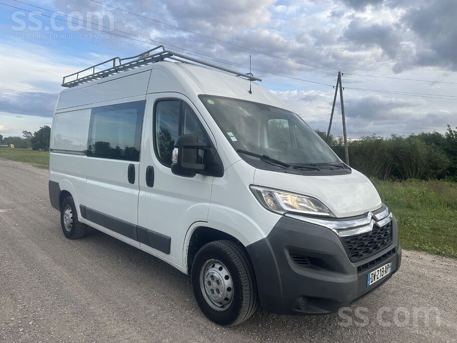 Var uz nomaksu. Tikko ievests, kravas ar 7 sēdvietām, ar jumta bagāžnieku,