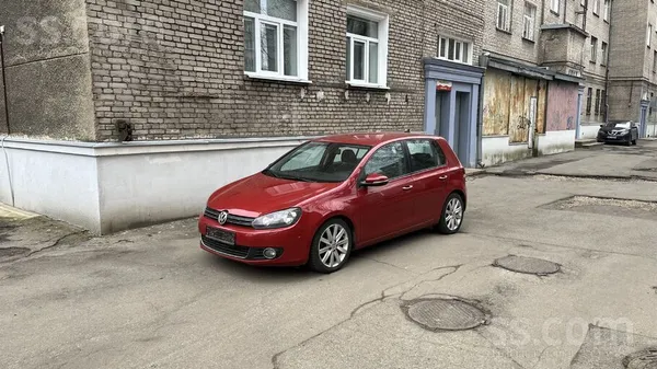 Volkswagen 81 KW . Хорошее тех. и визуальное состояние. Двига