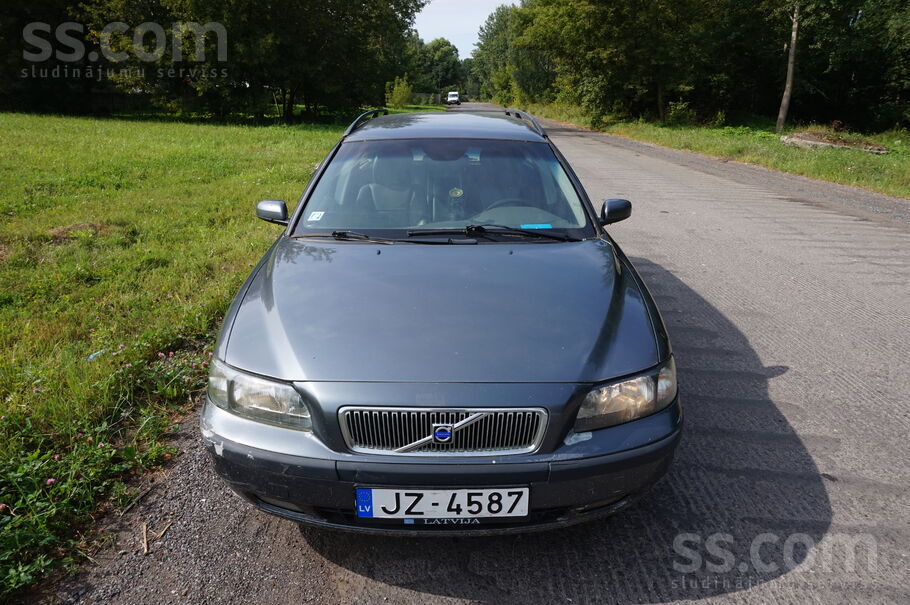 Pārdodu Volvo V70 2.4d 96 kW, automāts. 
Latvijā reģistrēts 31.03.2015.
Au