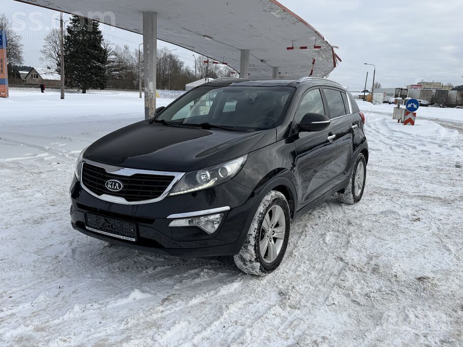 Tikko ievests izcils auto, atpakaļskata kamera, parkošanās sensori, klimata