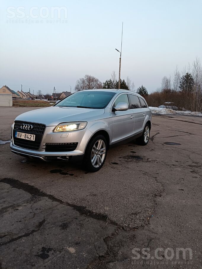 Audi Продаю Audi q7 . 3.0tdi 171kw. Новое Т/о