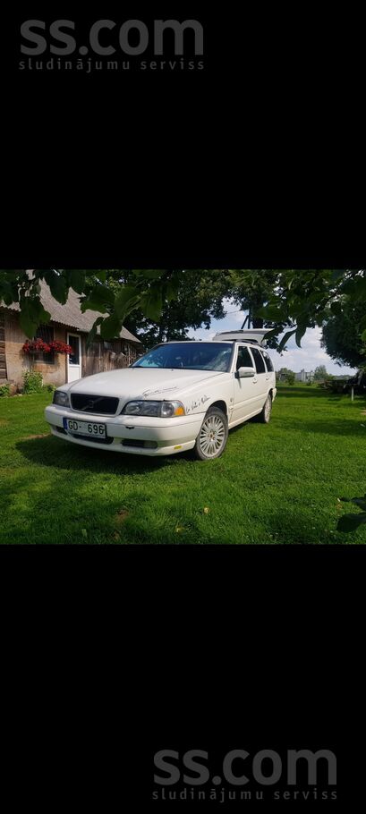 Volvo Pārdod vecā kaluma volvo v70 2.5tdi mehānika. labā