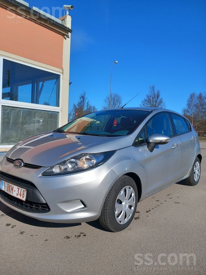 Auto tikko ievests. Stilīga, ekonomiska un lēta apkopēs. Viss tai darbojās.