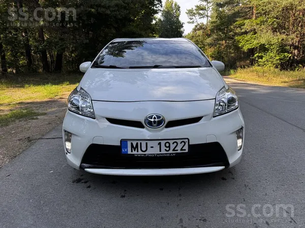 Pārdodu ļoti uzticamu un ekonomisku
automašīna Toyota Prius 30 Hybrid 1.8h
