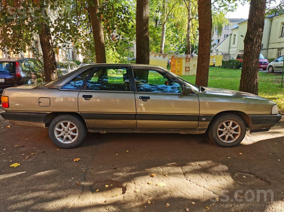 Pārdodu Audi 100.1, 8 benzīns. Ar tehnisko apskati. Labā stāvoklī. Daudz kas