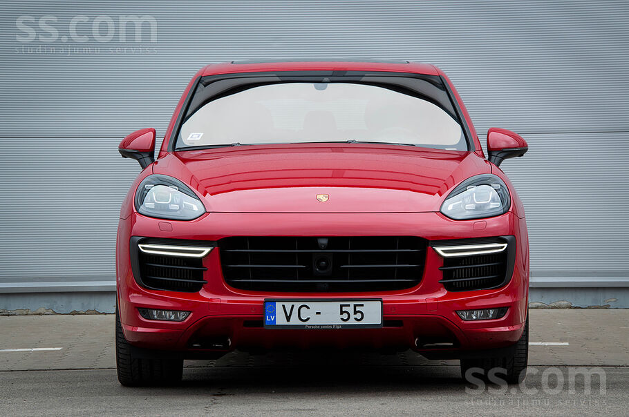 Cayenne Gts Rūpnīcas garantija. 

 - Carmine Red krāsa
 - Adas / Alcantar