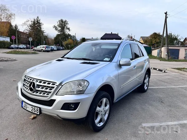 Mercedes Auto ir labā stāvoklī, restailings, bez pnevmo, al
