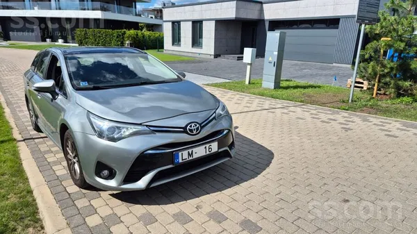 Toyota Latvija 2 īpašnieks, 2 atslēgas , panārāmas lūka ,